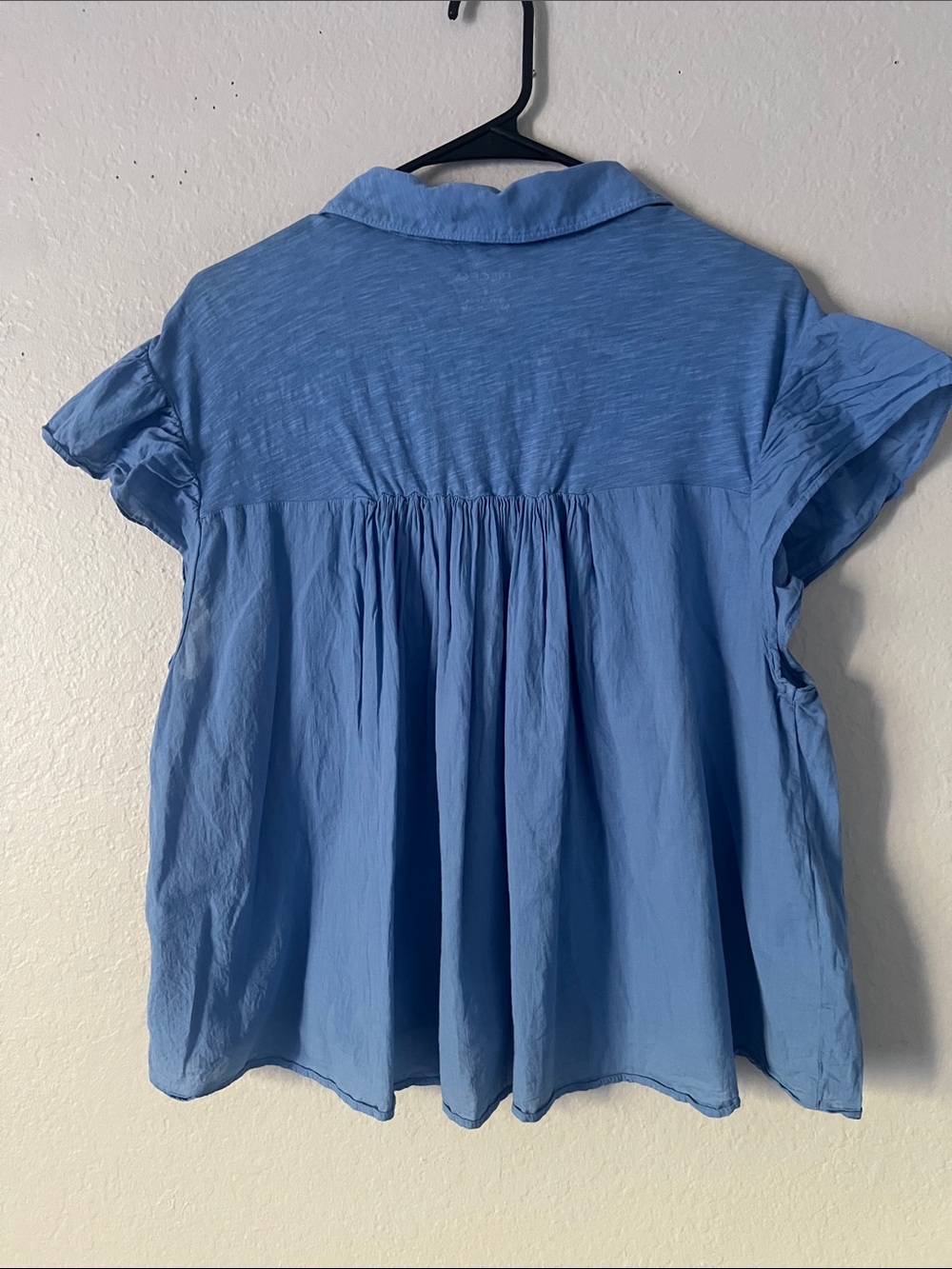 Like New! PILCRO Flutter-Sleeve Babydoll Top Blue Size M - Picture 9 of 15